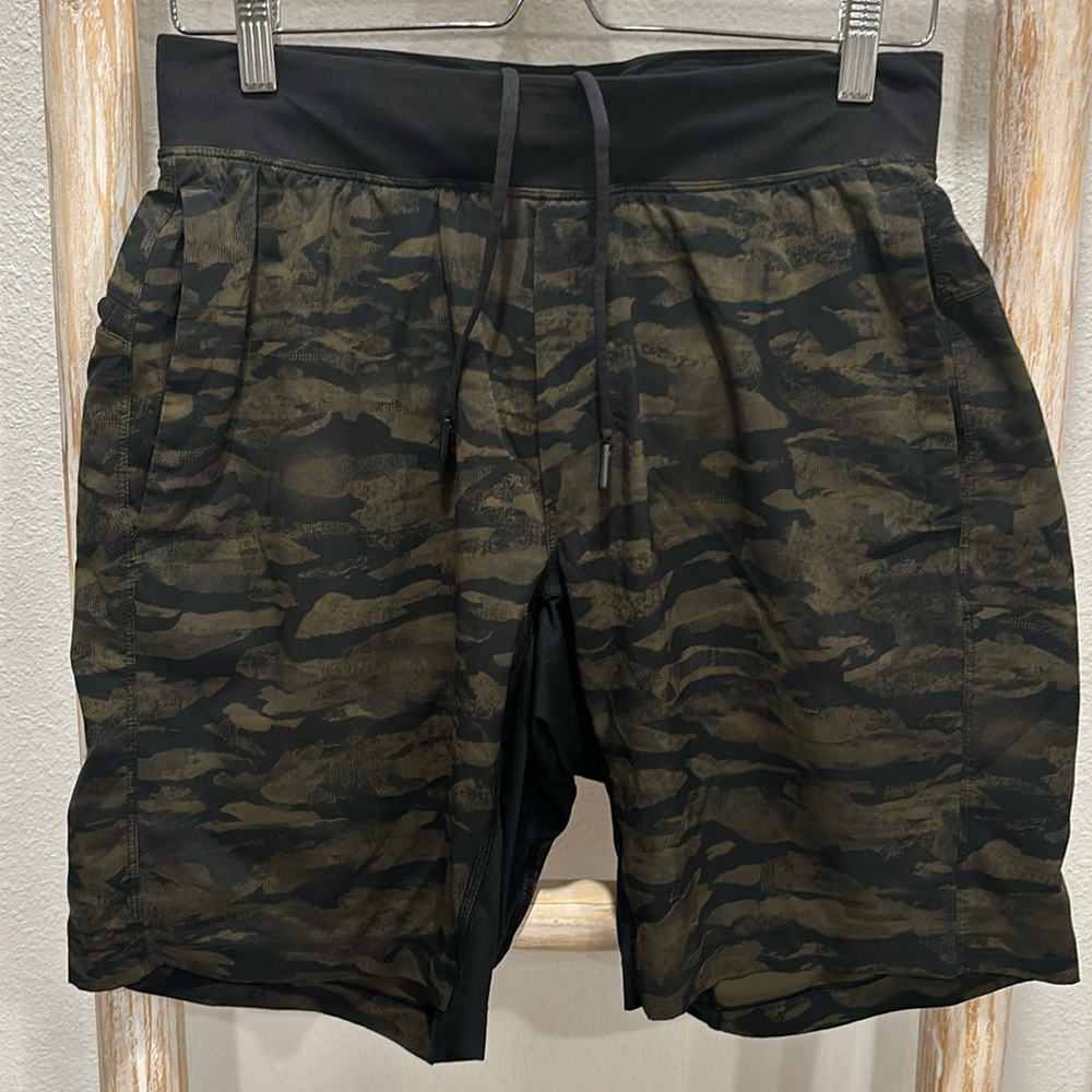 Lululemon 9” Zeroed In shorts with liner.